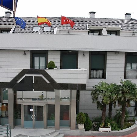 Hostal Los 5 Pinos Madryt Zewnętrze zdjęcie