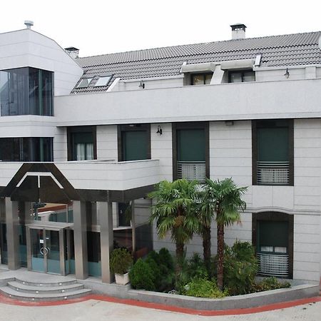 Hostal Los 5 Pinos Madryt Zewnętrze zdjęcie